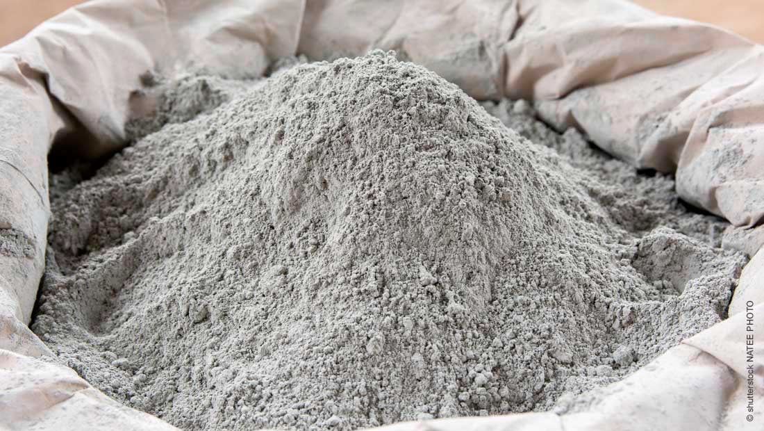 cement-powder-in-bag-package_shutterstock_mit_©_Natee_Photo_2058714590_1100x620px_220607