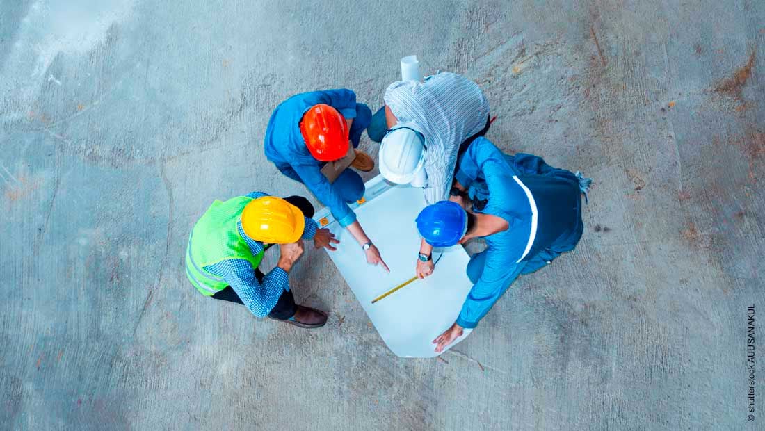 top-view-of-architectural-engineer-working-on-his-blueprints_shutterstock_mit_©_AUUSanAKUL_1677105016_1100x620px_220105