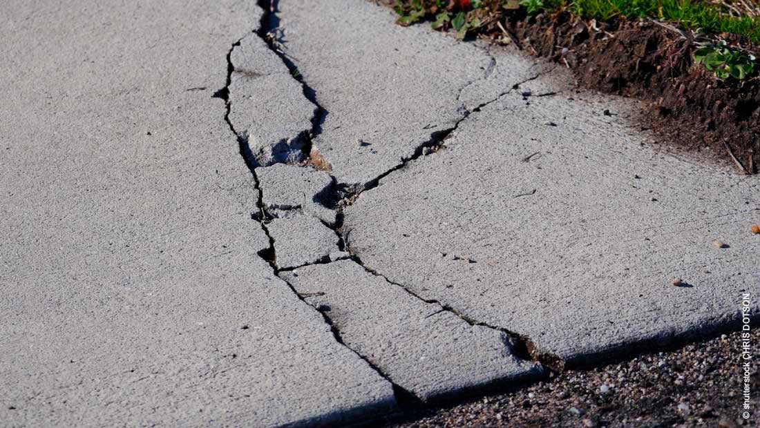 cracks-in-concrete-driveway_shutterstock_mit_©_Chris_Dotson_1917189818_1100x620px_220117