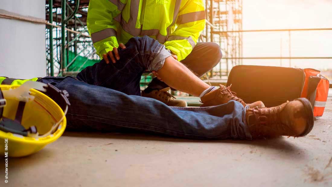 leg-of-worker-accident_shutterstock_mit_©_ME_Image_1525030595_1100x620px_220330