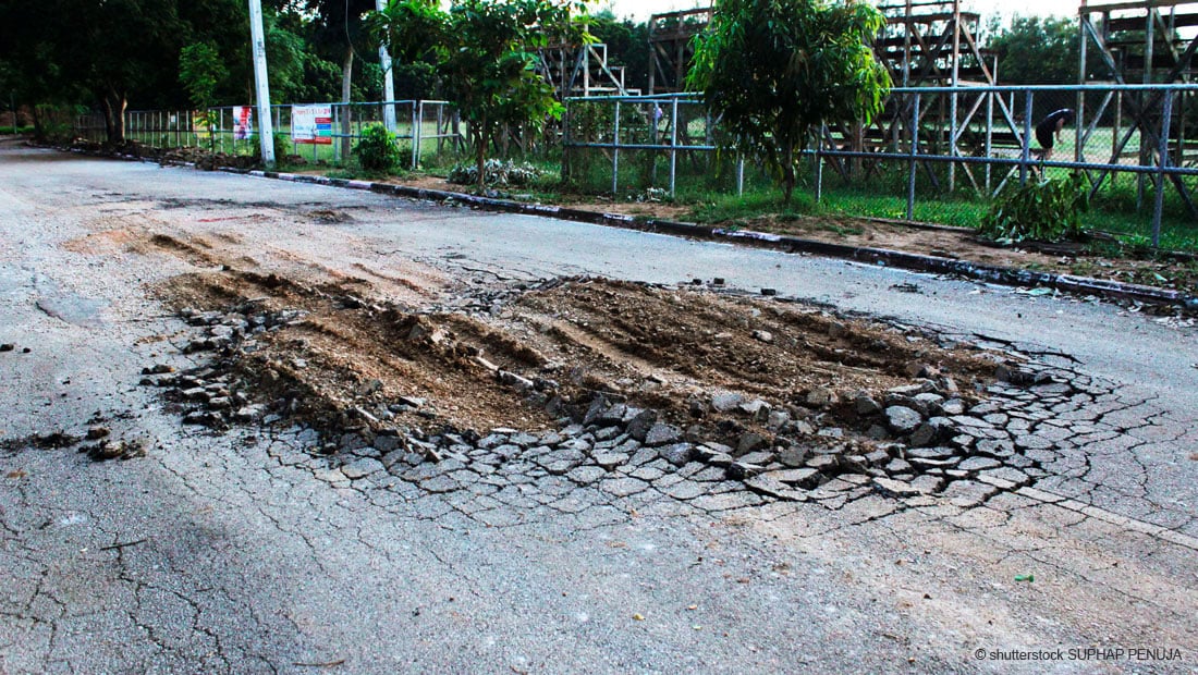road-is-broken_shutterstock_mit_©_Suphap_Penuja_1578976783_1100x620px_210426